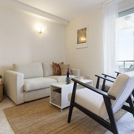 Beachfront Apartment With Terrace And Seaviews 푸엔히롤라 외부 사진