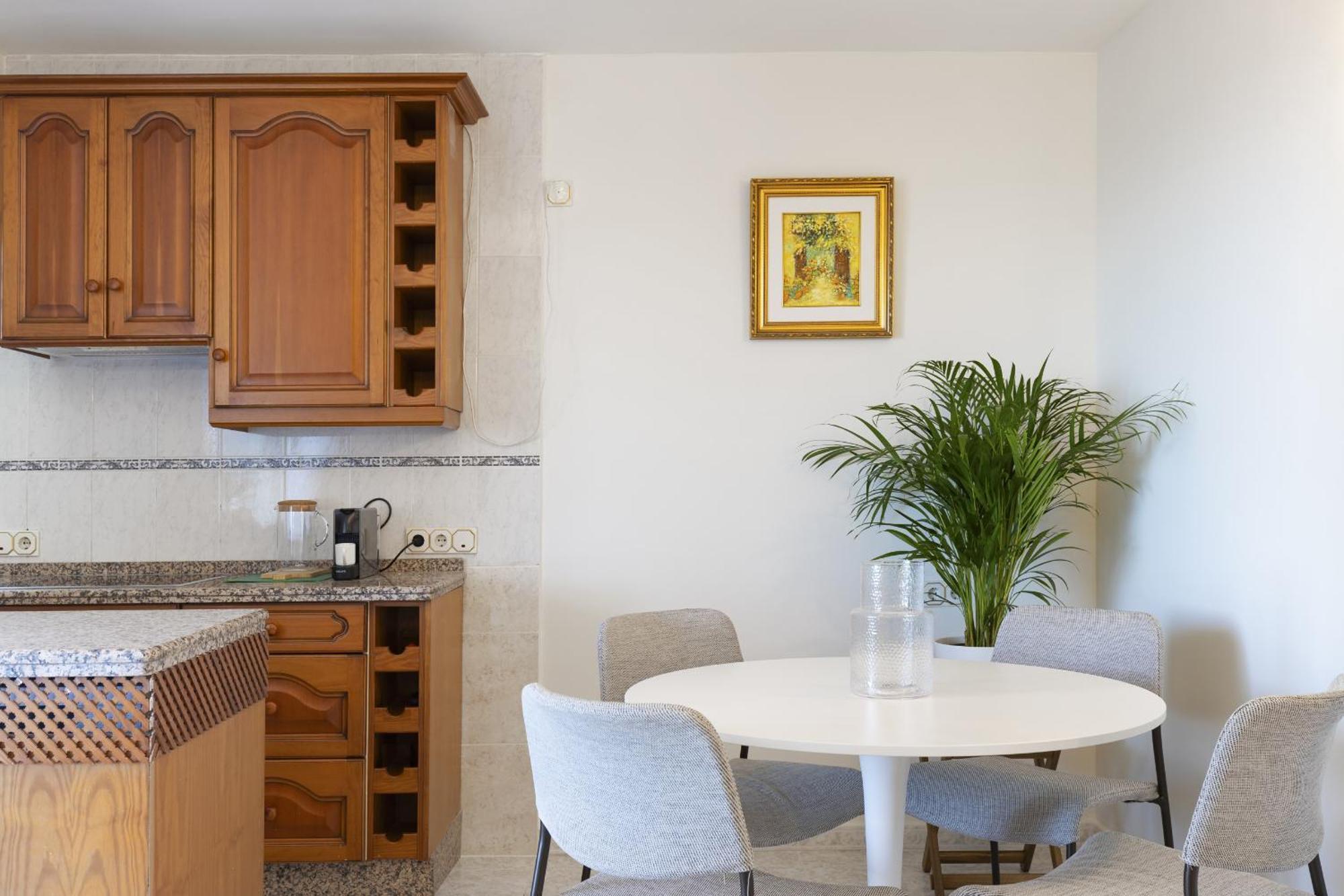 Beachfront Apartment With Terrace And Seaviews 푸엔히롤라 외부 사진