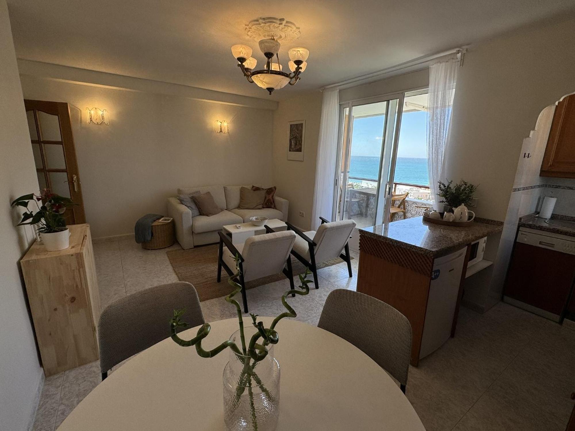 Beachfront Apartment With Terrace And Seaviews 푸엔히롤라 외부 사진